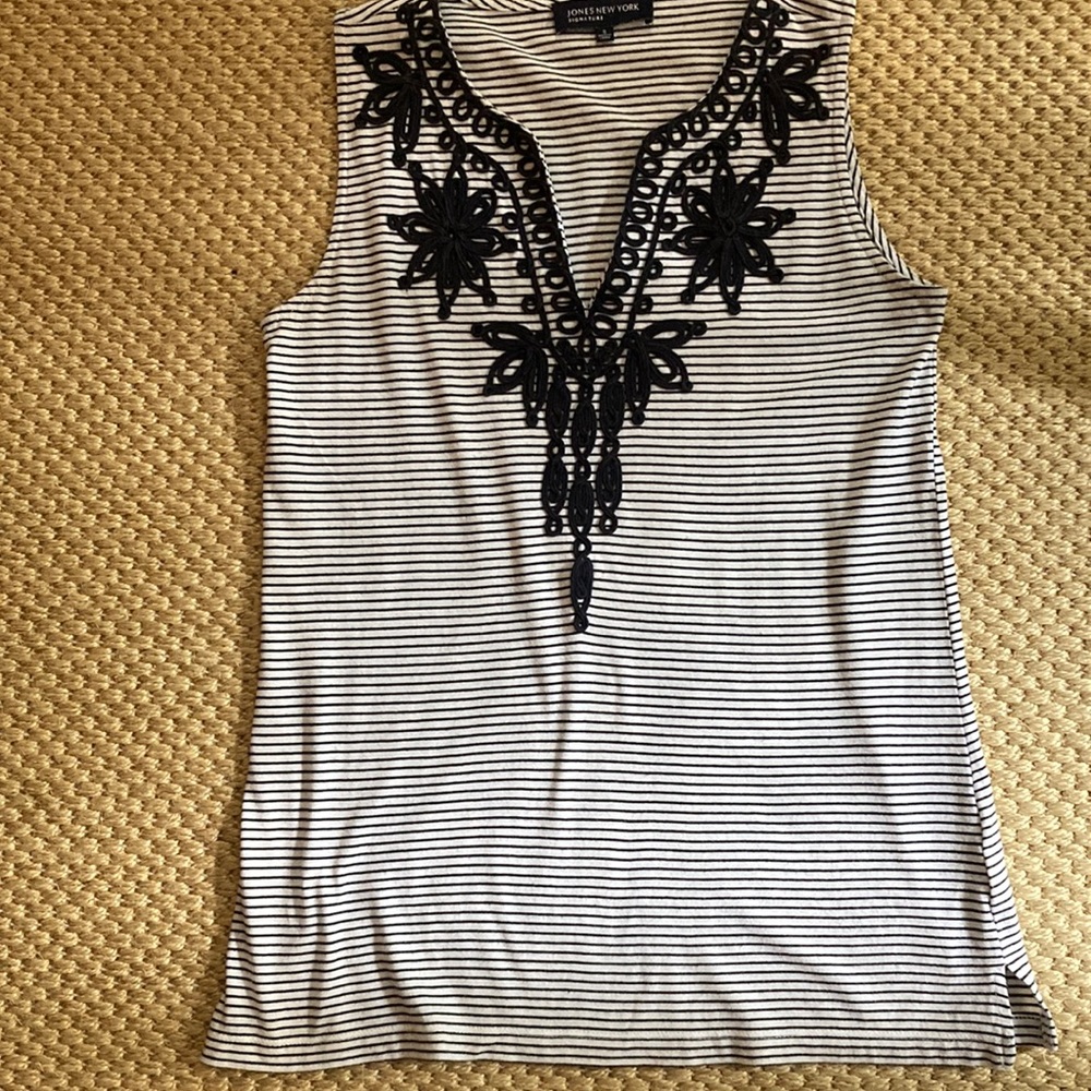 Jones New York sleeveless tonic top